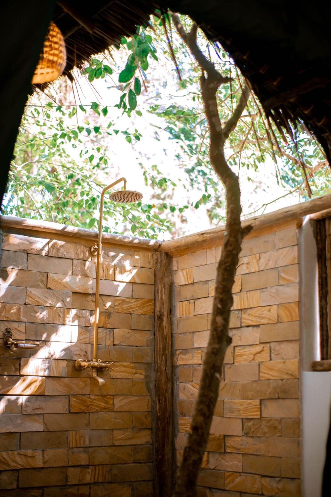 Mikadi Beach Camp & Backpackers Hostel Dar es Salaam Luaran gambar